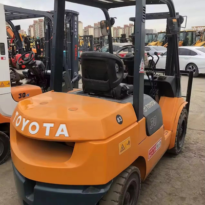 Ιαπωνία Toyota FD30 3 τόνων φορτηγό αναπαραγωγικού σε καλή κατάσταση με διαστάσεις 2,6*1,2*2,8
