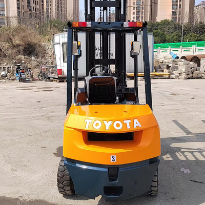 Χρησιμοποιούμενο ιαπωνικό φορτηγό Toyota 8FD30 3 τόνων φορτηγό ντίζελ 2.6*1.2*2.8 Συνολικές διαστάσεις