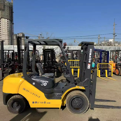 Ανελκυστήρας Komatsu FD30T-17 3 τόνους Χρησιμοποιείται αρχική καλή απόδοση 1,6M πλάτος πιρούνι 2012 έτος
