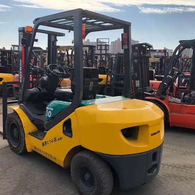 Χρησιμοποιούμενο Komatsu FD30 3T Ντίζελ Μίνι ανελκυστήρα με συνολικές διαστάσεις 2.6*1.2*2.8 στην Ιαπωνία