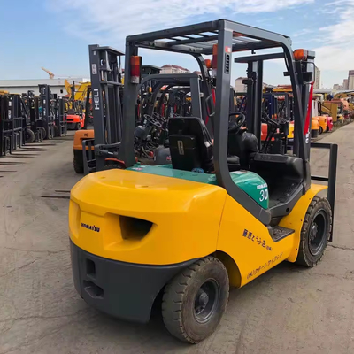 Χρησιμοποιούμενο φορτηγό KOMATSU 3 τόνων FD30 FD25 FD50 1,5 τόνων 2,5 τόνων 5 τόνων κατασκευασμένο στην Ιαπωνία