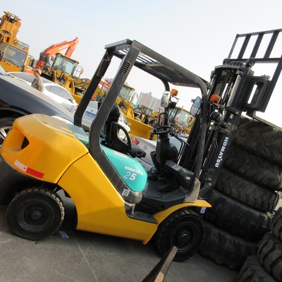 Δοκιμαστικό φορκοστάσιο Komatsu FD25 FD30 με ντίζελ 2,5 τόνων 3 τόνων που χρησιμοποιείται με πλευρικό μετατροπέα σε εύλογο χρόνο