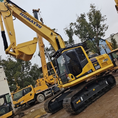 Η υδραυλική εκσκαφή KOMATSU PC200-8 με πρωτότυπη βαλβίδα σε άριστη κατάσταση