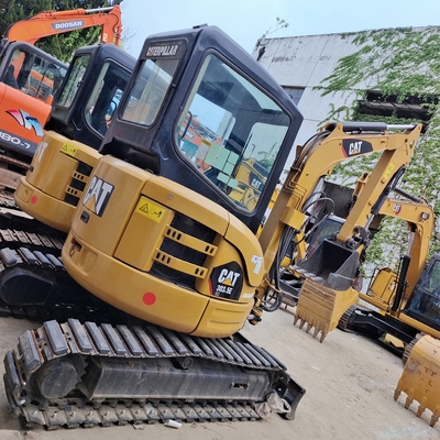 Χρησιμοποιούμενα παπούτσια Caterpillar σε καλή κατάσταση.