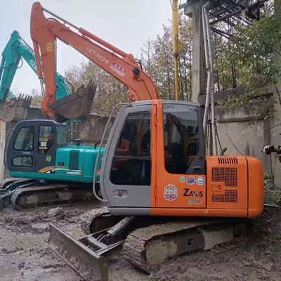 Εκσκαφέας επιφανείας Hitachi Zaxis60 με λειτουργικό βάρος 5960 και κινητήρα 4TNV98